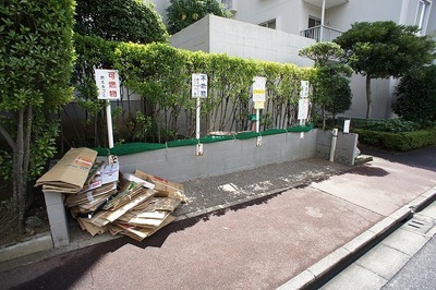 Other common areas. Large trash storage are located in the immediate vicinity.