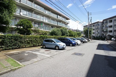 Parking lot. Parking is in front of all of the building.