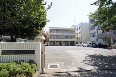 Junior high school. 1188m to Funabashi Municipal sandwiched between junior high school (junior high school)