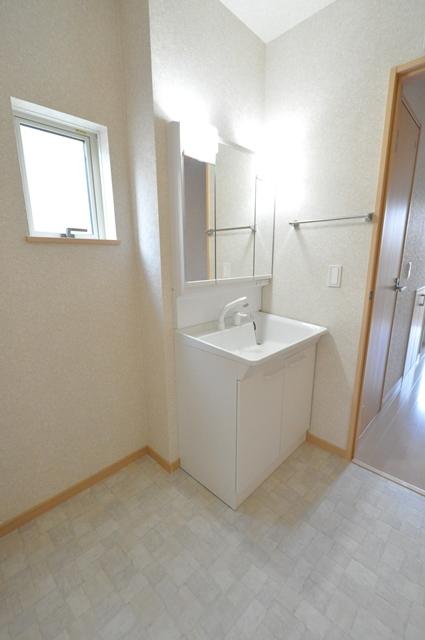 Same specifications photos (Other introspection). Washroom same specifications