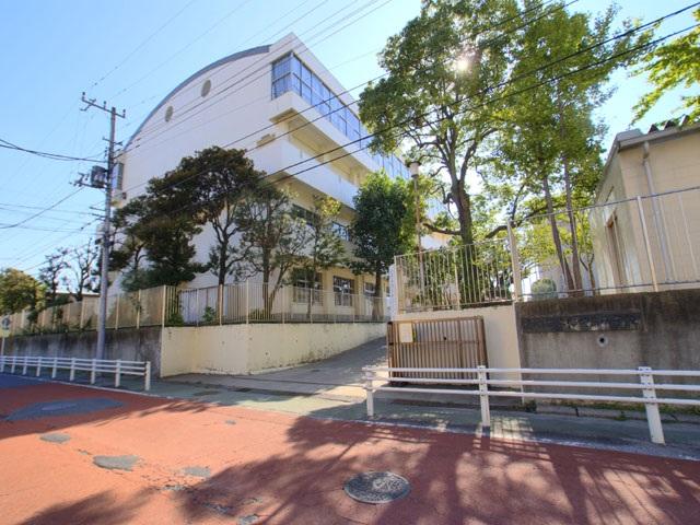 Primary school. 630m to Funabashi Rikkai Jinnan Elementary School