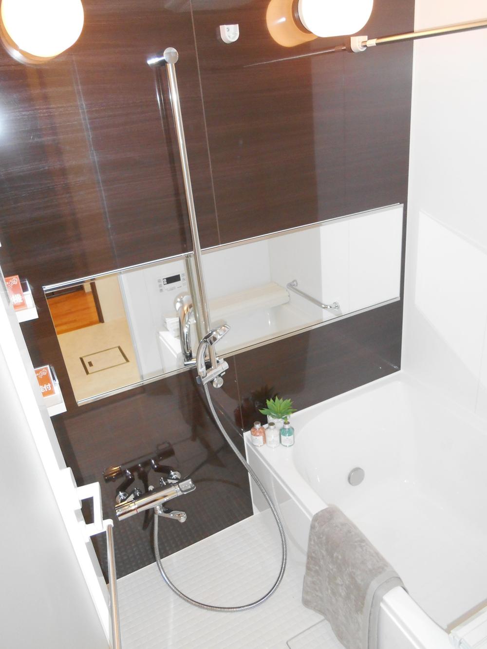 Bathroom. Loose is the bathroom size