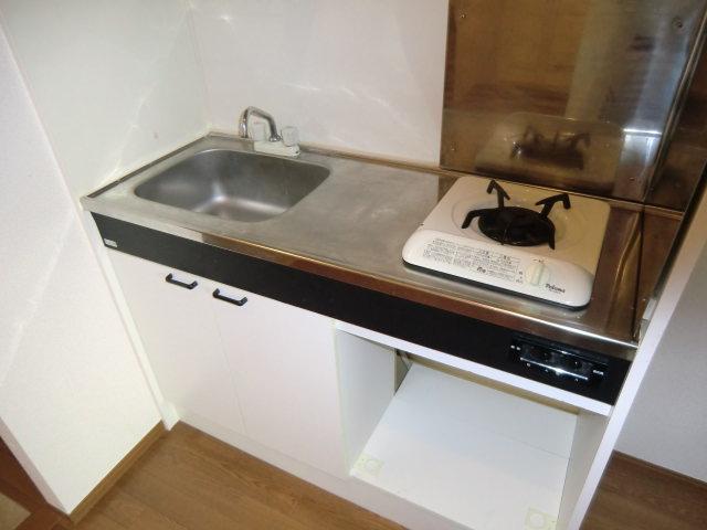 Kitchen. Gas stove 1 is a mini kitchen Kuchitsuki