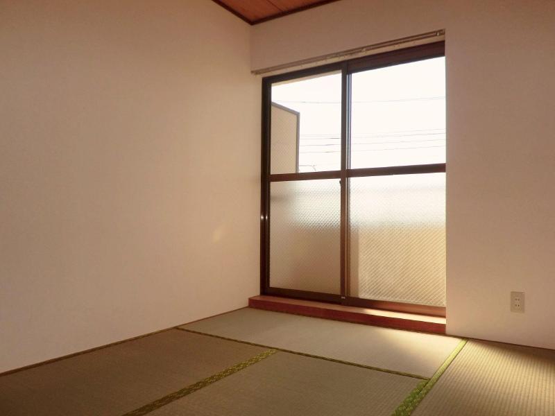 Other room space. It will calm the Japanese-style room