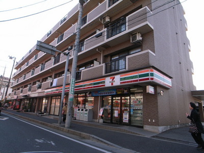 Convenience store. (Convenience store) to 842m