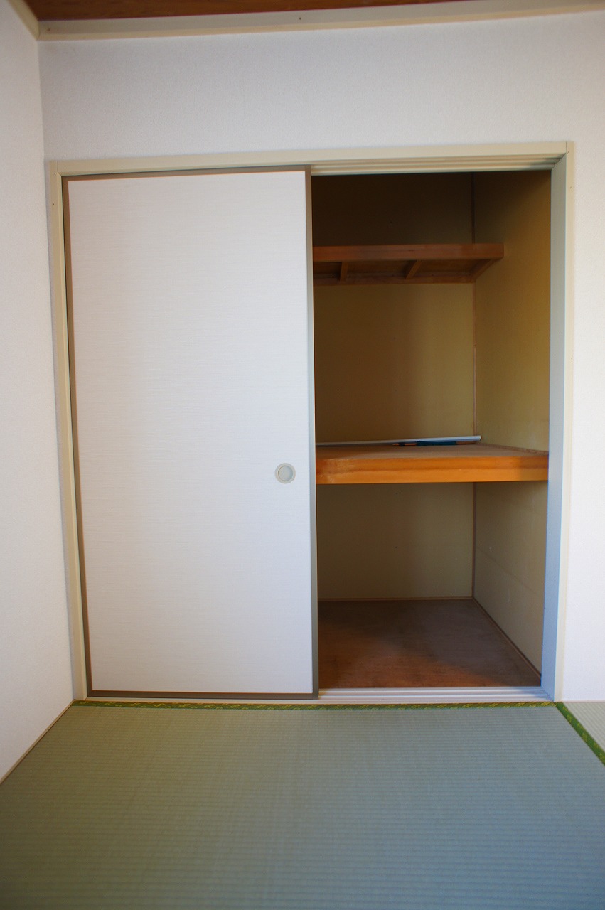 Receipt. Closet of the Japanese-style room is located in 1 minute