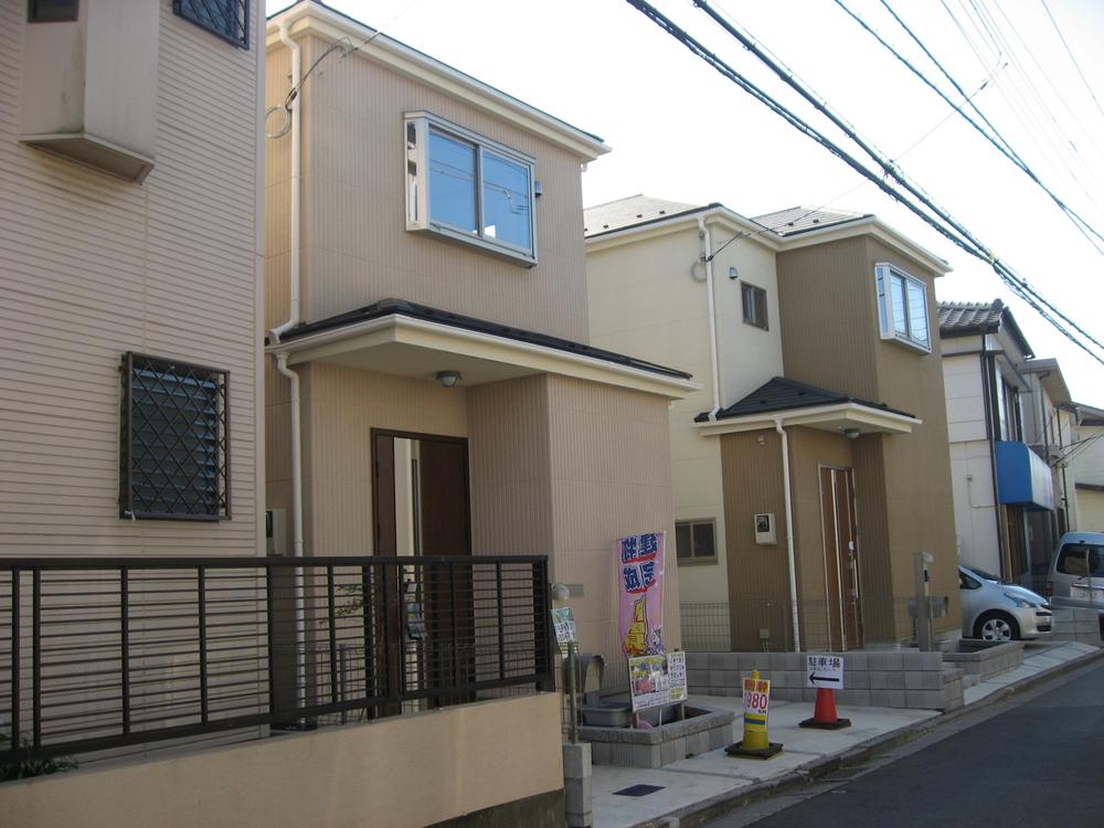 Local appearance photo. Soft and entrance door to the accent of appearance using the Brown!