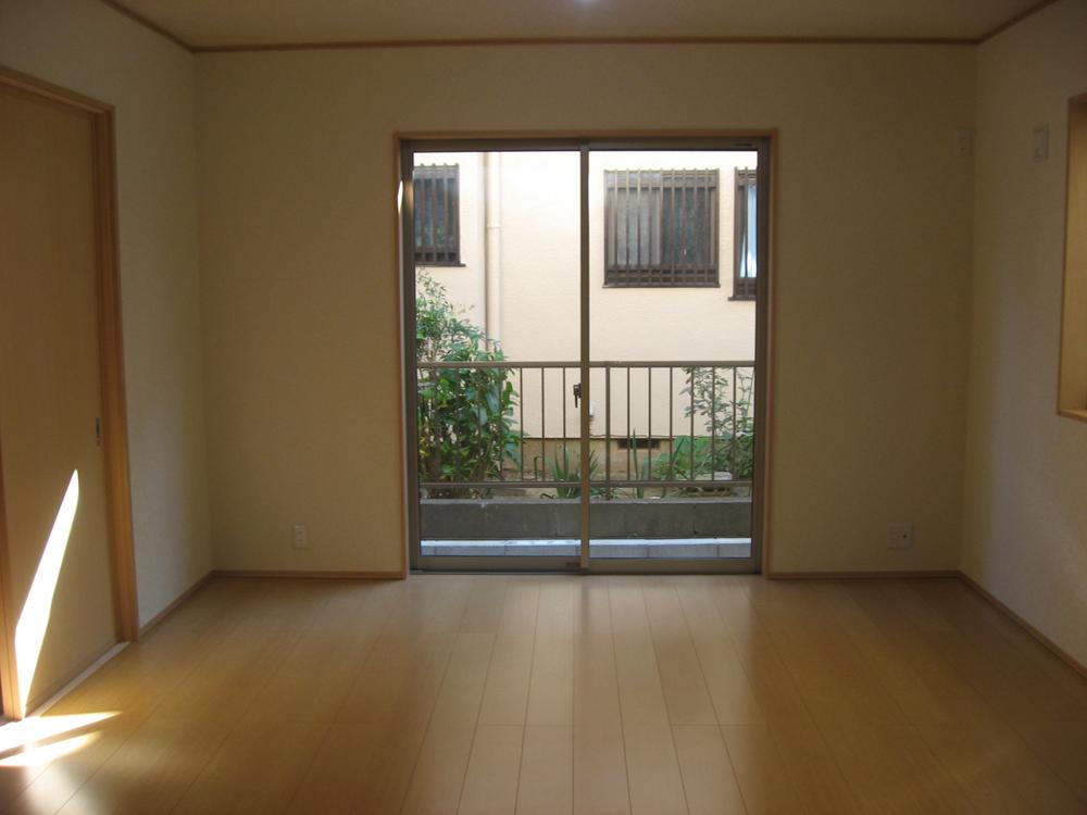 Living. Living and Tsuzukiai is open you open the sliding door.