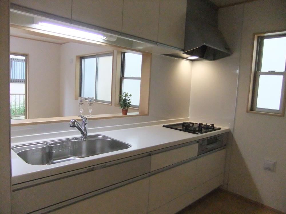 Kitchen. Convenient hanging cupboard to counter kitchen top. Happy with storage.