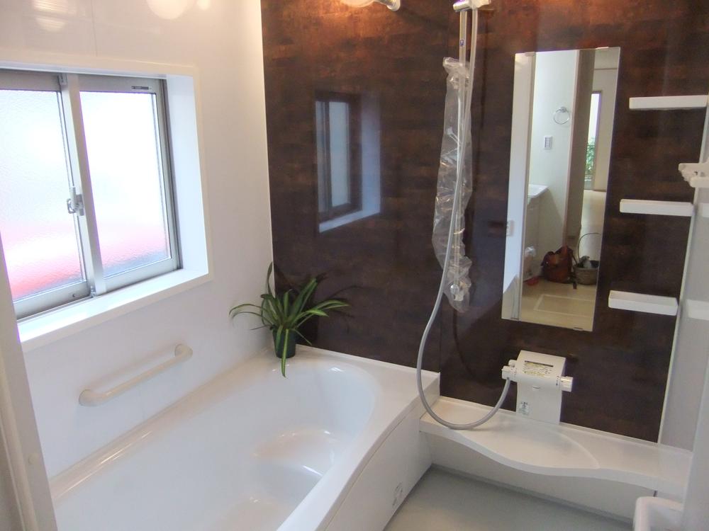 Bathroom. Ventilation dryer in the bathroom ・ It can also be used as a heater.