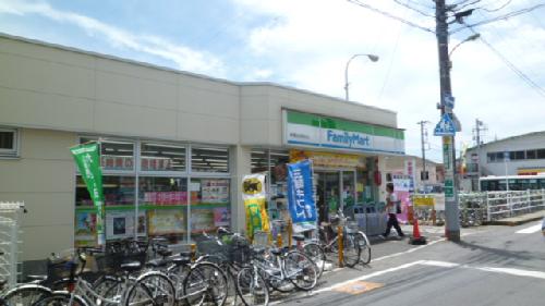 Convenience store. Family Mart (convenience store) up to 100m