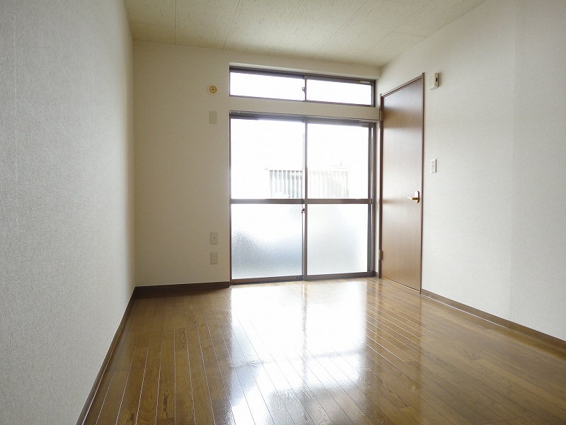 Living and room. LDK is located 10 tatami.