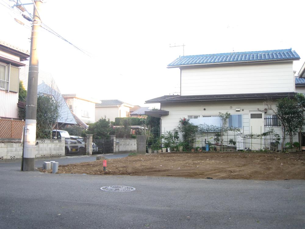 Local photos, including front road. Local (12 May 2013) Shooting