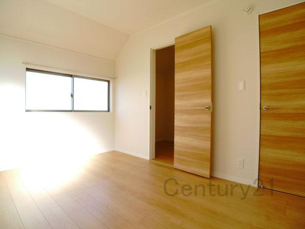 Non-living room. 1 Building