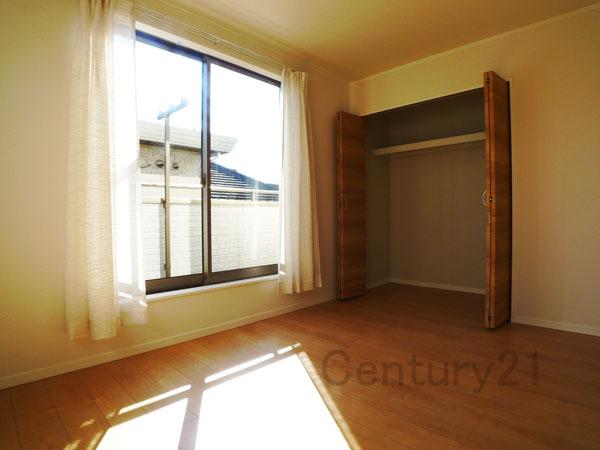 Non-living room. 1 Building