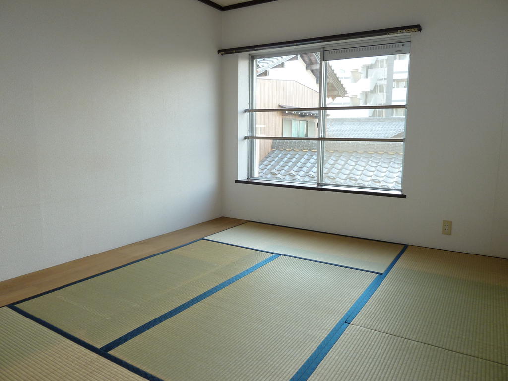 Other room space. Japanese-style room with a calm atmosphere