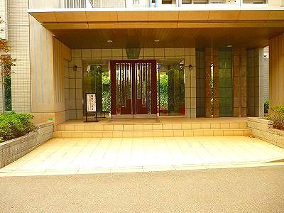 Entrance. Common areas