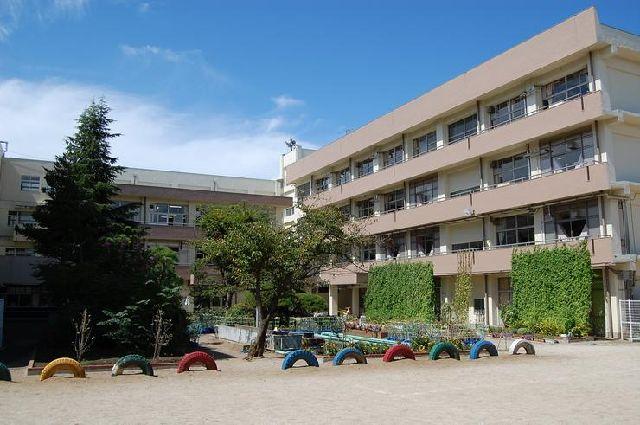 Primary school. Miyamoto is the way of the peace of mind to 750m children to elementary school
