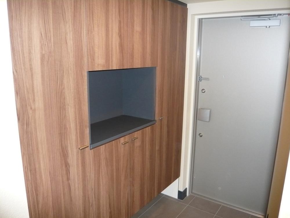 Entrance. Local (August 2007) Shooting