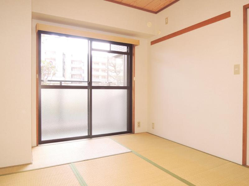 Other room space. It is a Japanese-style room in the still bedroom