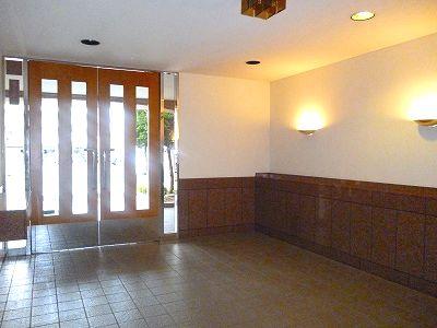 Entrance. Common areas