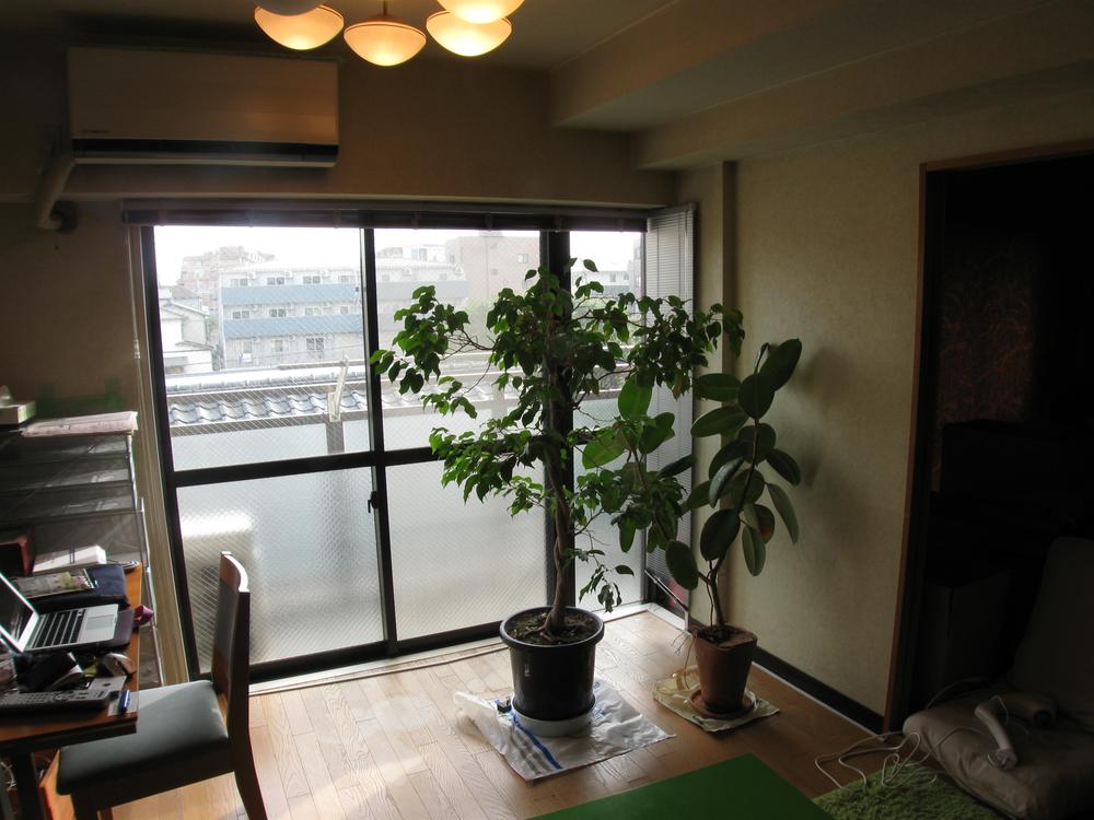 Living. Indoor (12 May 2012) shooting Around for the residential area is a bright living room have opened before the eyes and detached you live is also a lot the fourth floor.