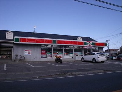 Convenience store. 1100m until Thanksgiving (convenience store)