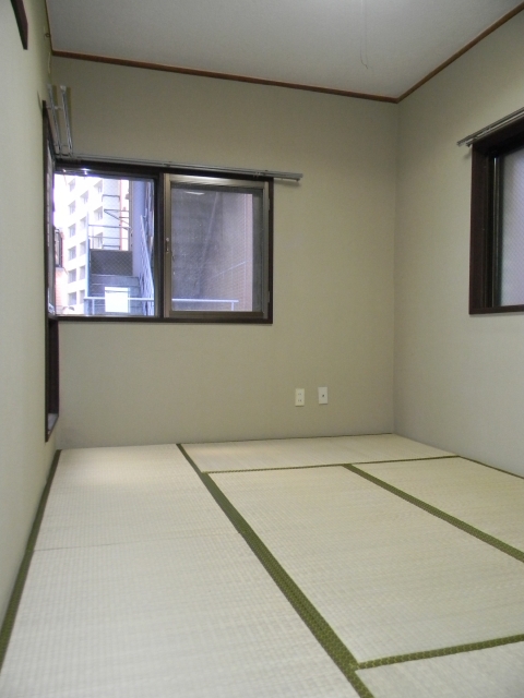 Living and room. It is lush tatami.