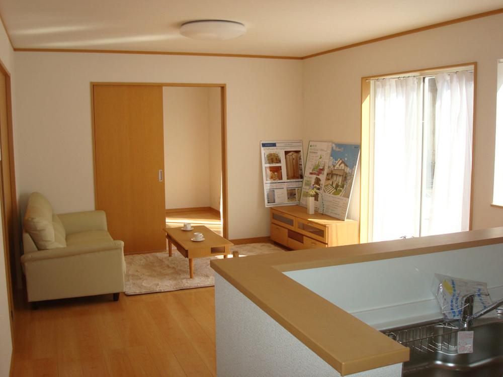Living.  [Same specifications ・ living] Will not open specification of on Tsuto is the living room overlooking from the kitchen