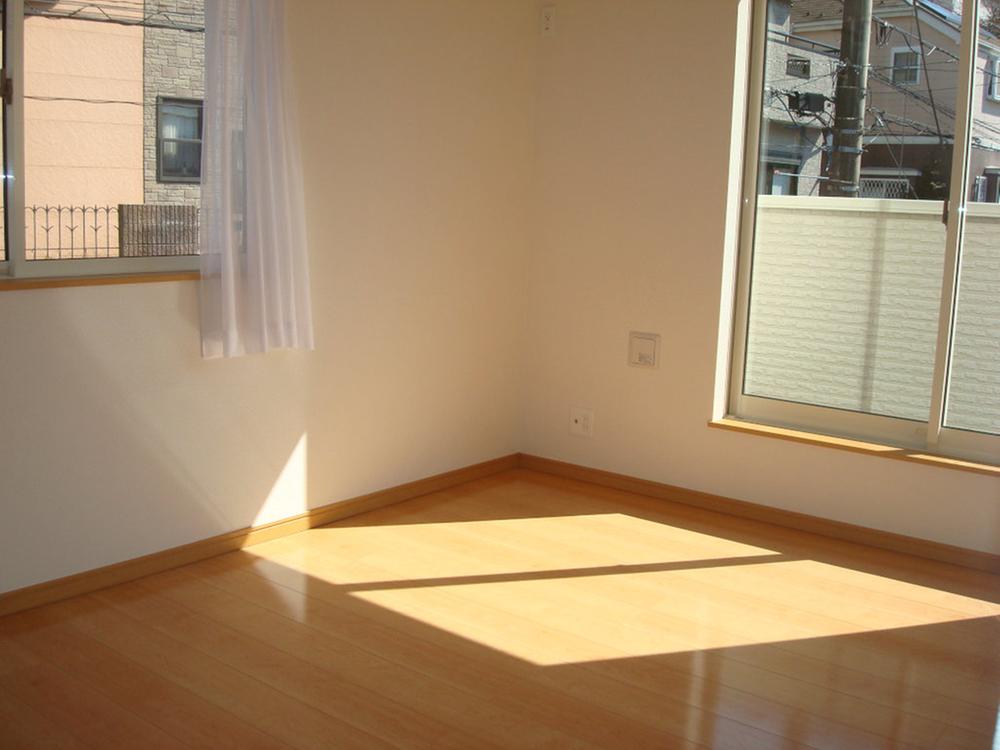 Non-living room.  [Same specifications ・ Western style room] Two buildings both, Will be two-sided lighting the living room of all rooms Corner Room, Per sun and ventilation is also good