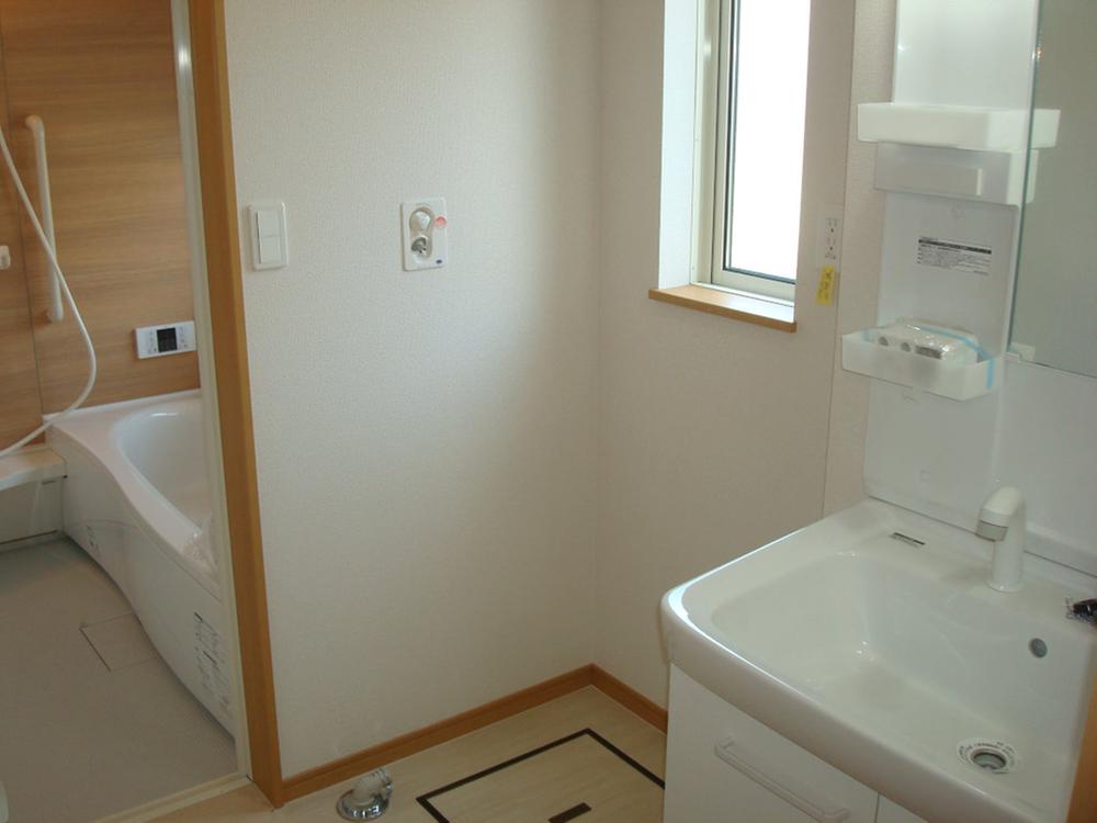 Wash basin, toilet.  [Same specifications ・ bathroom] With of course the window to wash room, Can also firmly and ventilation.
