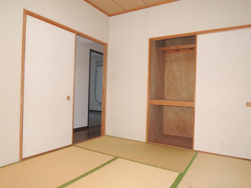 Other room space. Calm and still there is a Japanese-style room