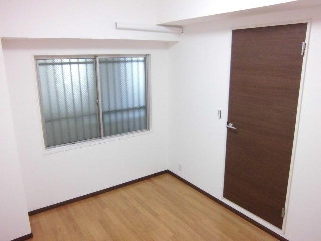 Non-living room. Western is