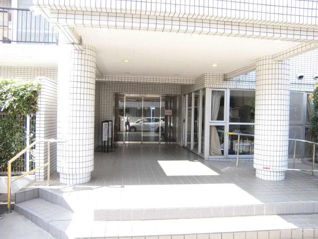 Entrance. Shared part