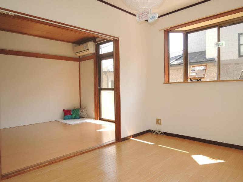 Other room space. Easy-to-use both chambers flooring