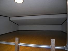 Other room space. 4 tatami loft comes with a.