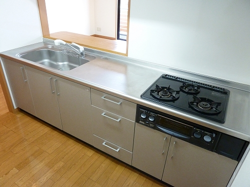 Kitchen. It is a three-burner stove in the kitchen