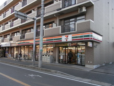 Convenience store. 430m to Seven-Eleven (convenience store)