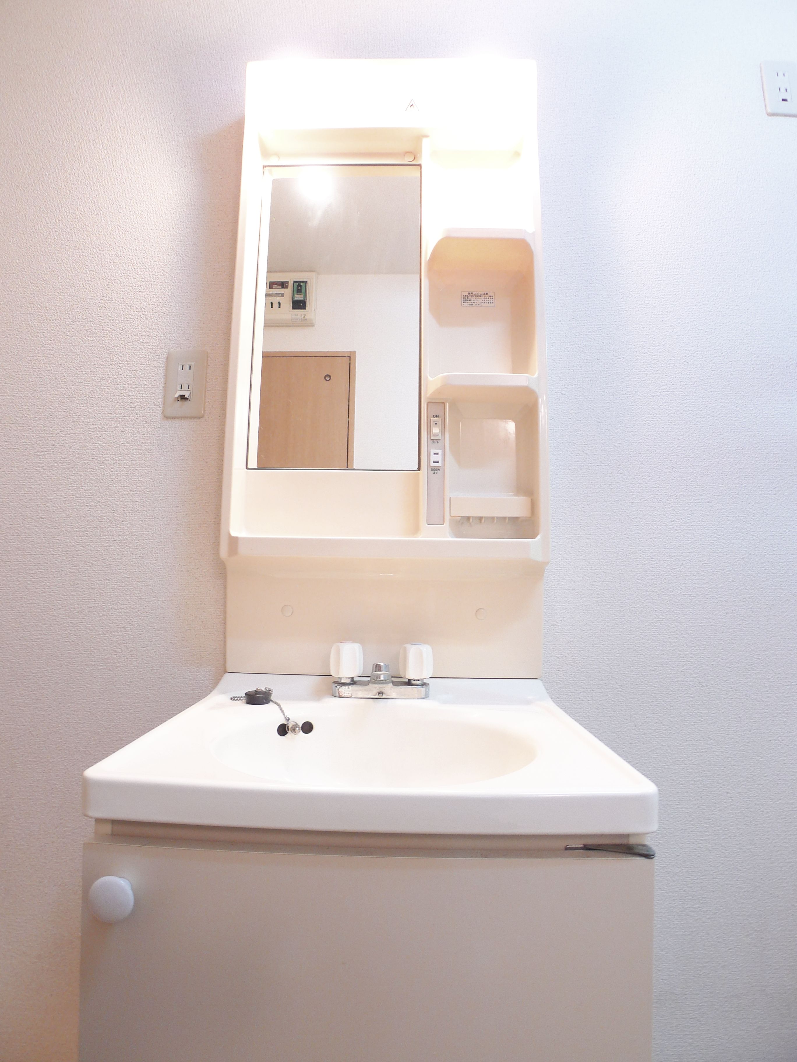 Washroom.  ☆ Able If brokerage commissions 0.525-month ☆