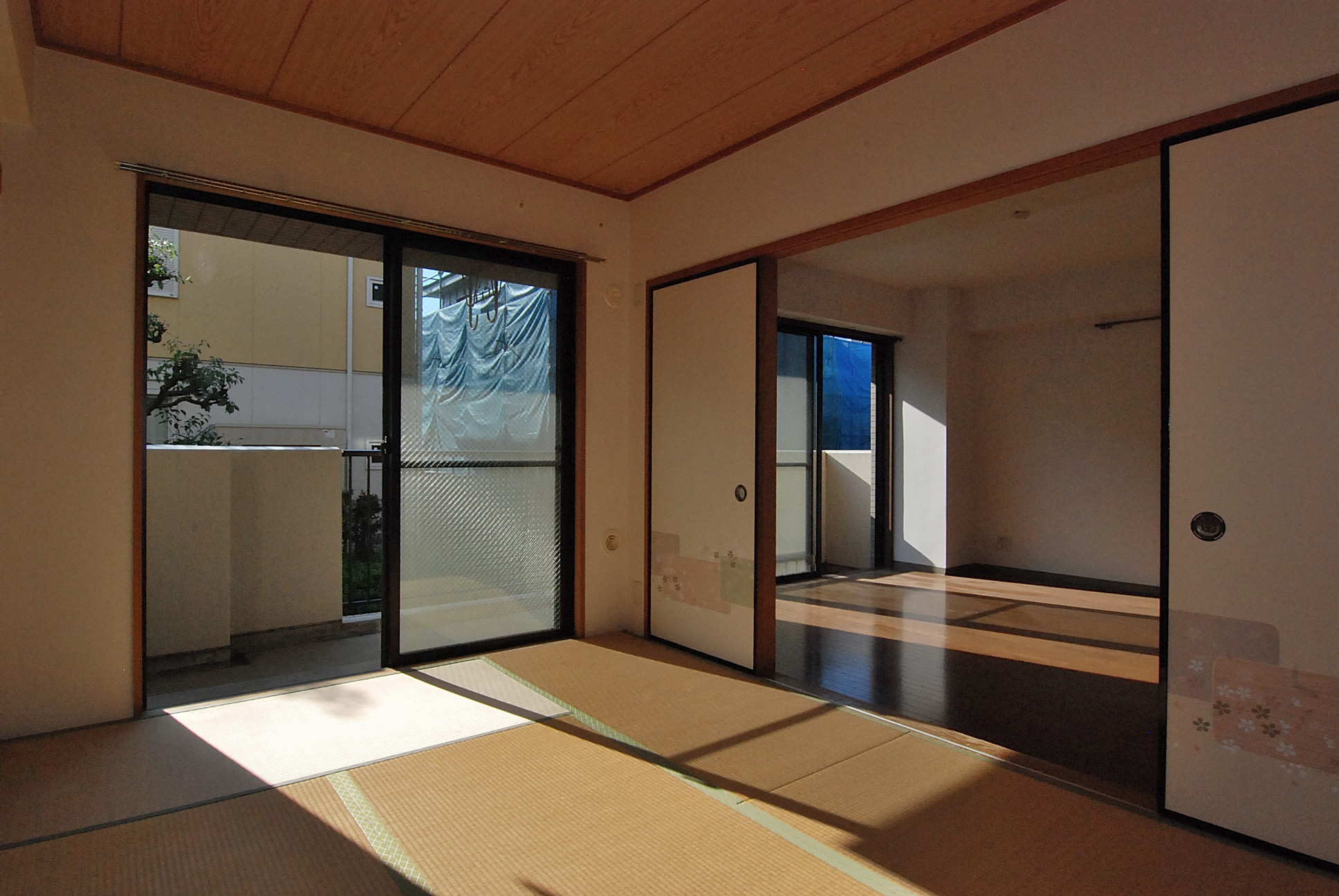 Other room space. Japanese-style room 6 quires Also sun fit into the Japanese-style room.