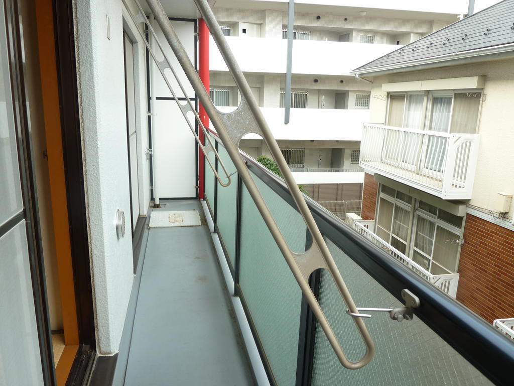 Balcony. Your laundry thing is there are a lot Hoseru space.