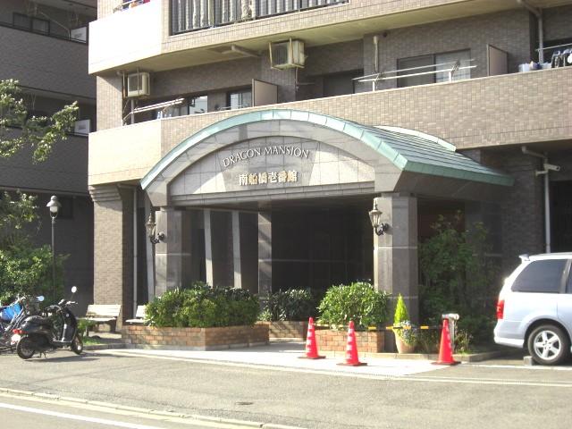 Entrance. View from the site (August 2013) Shooting