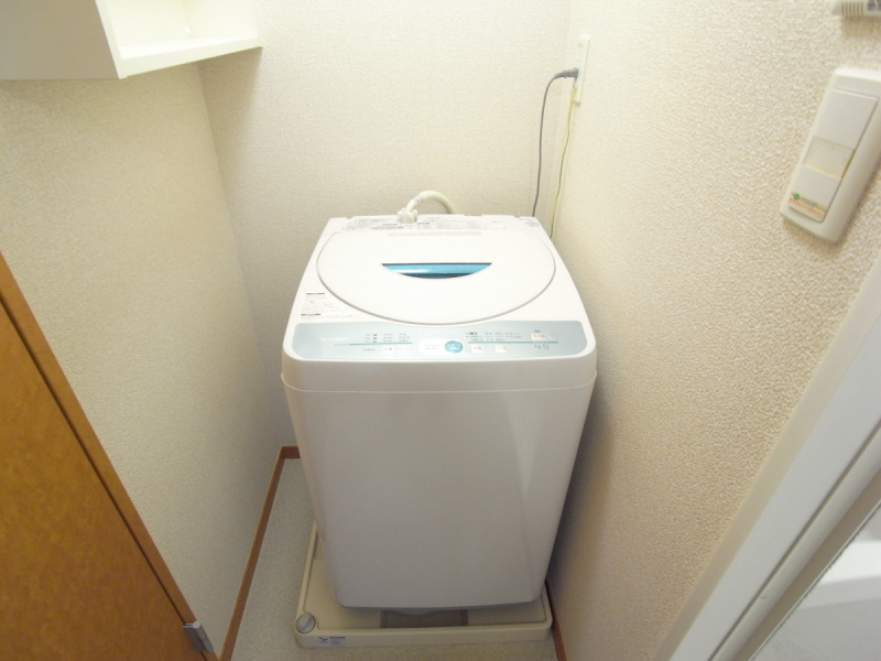 Other Equipment. Equipped with fully automatic washing machine!