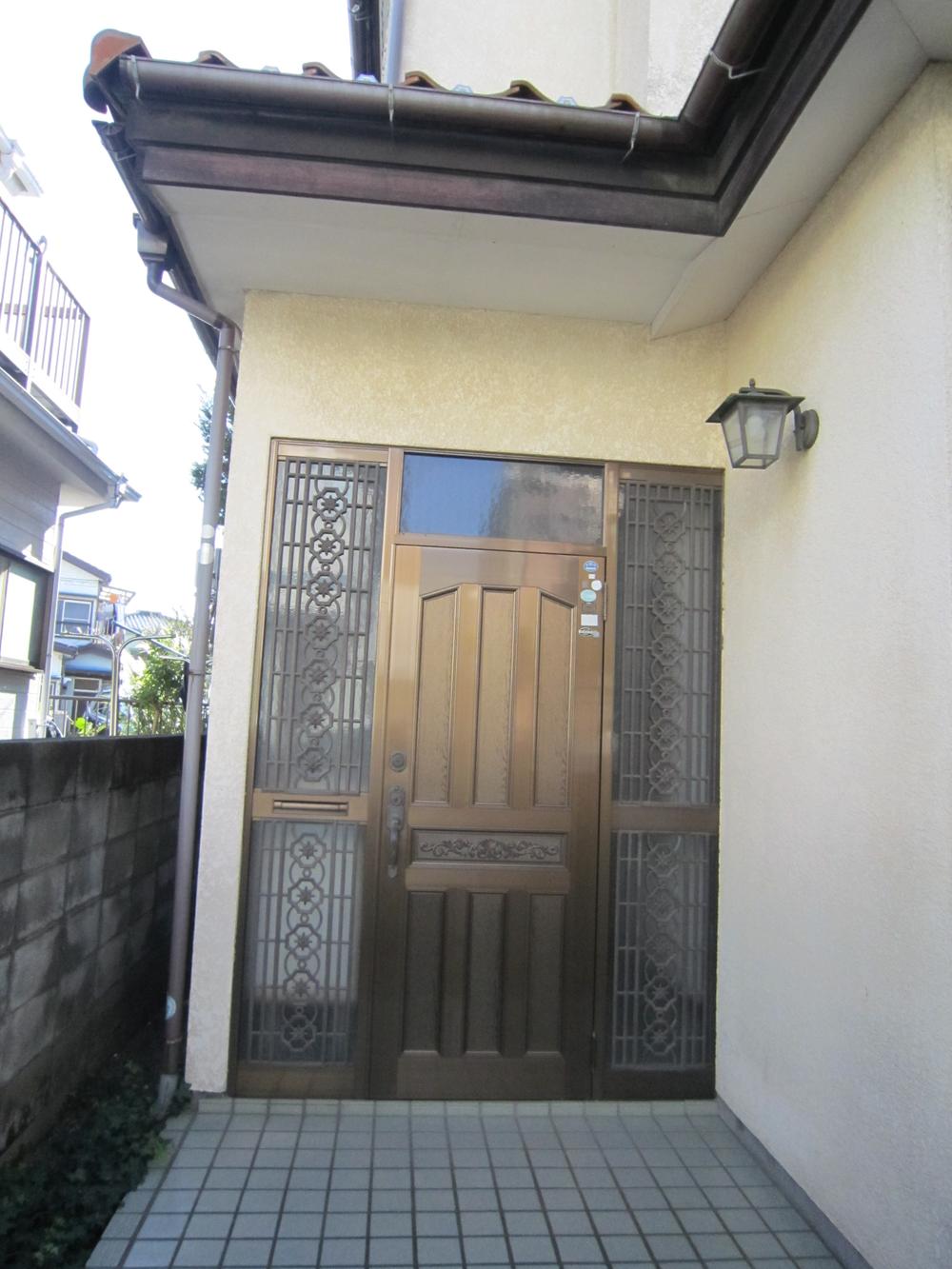 Entrance. Local (11 May 2013) Shooting