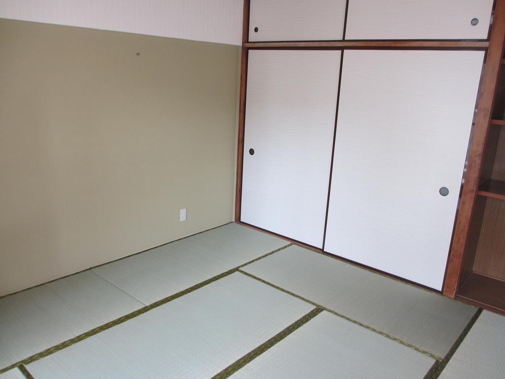 Other room space. Comfortable and welcoming 8 quires of Japanese-style room