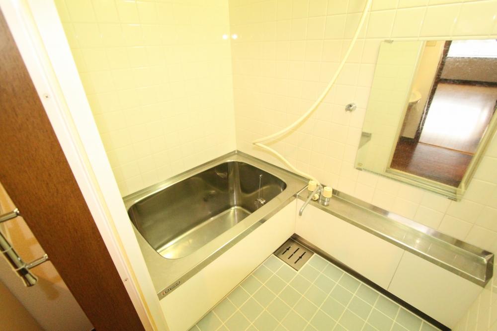 Bathroom. It is with reheating function (2013 November shooting)