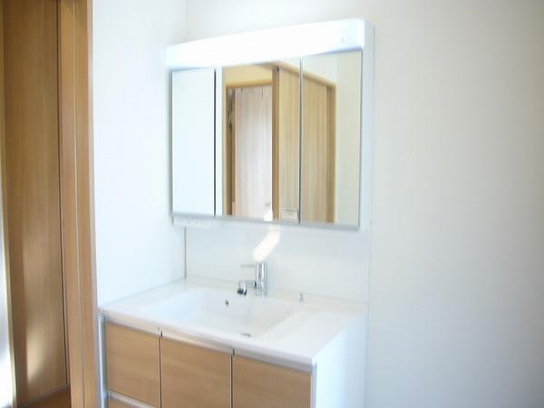 Wash basin, toilet. Local (11 May 2013) Shooting