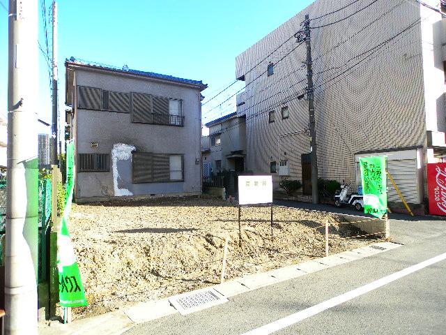 Local photos, including front road. Local (12 May 2013) Shooting