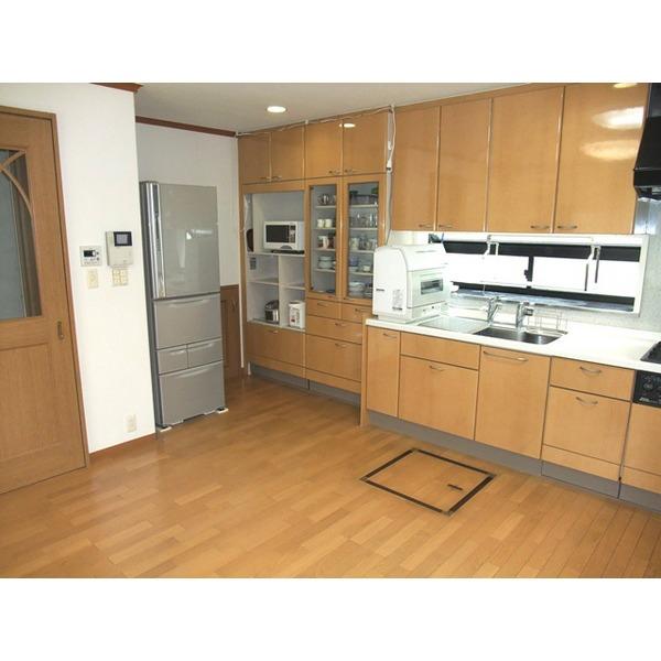 Kitchen. There is a built-in storage