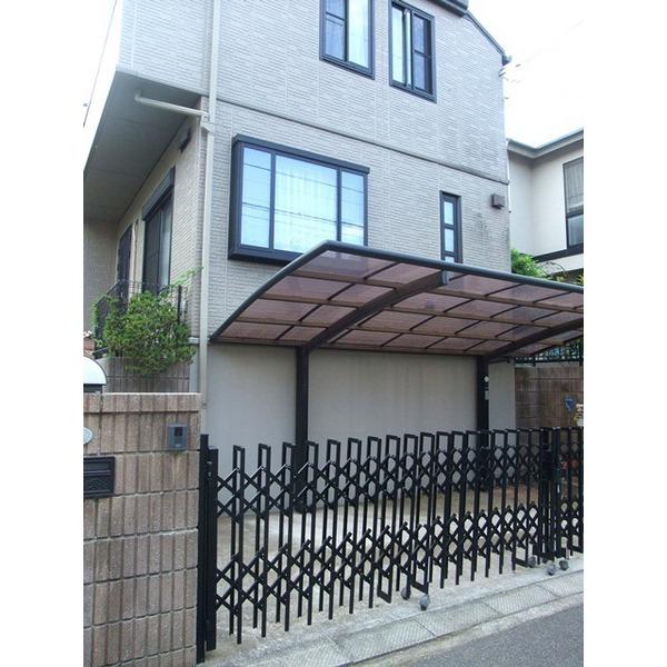 Parking lot. Carport roofed